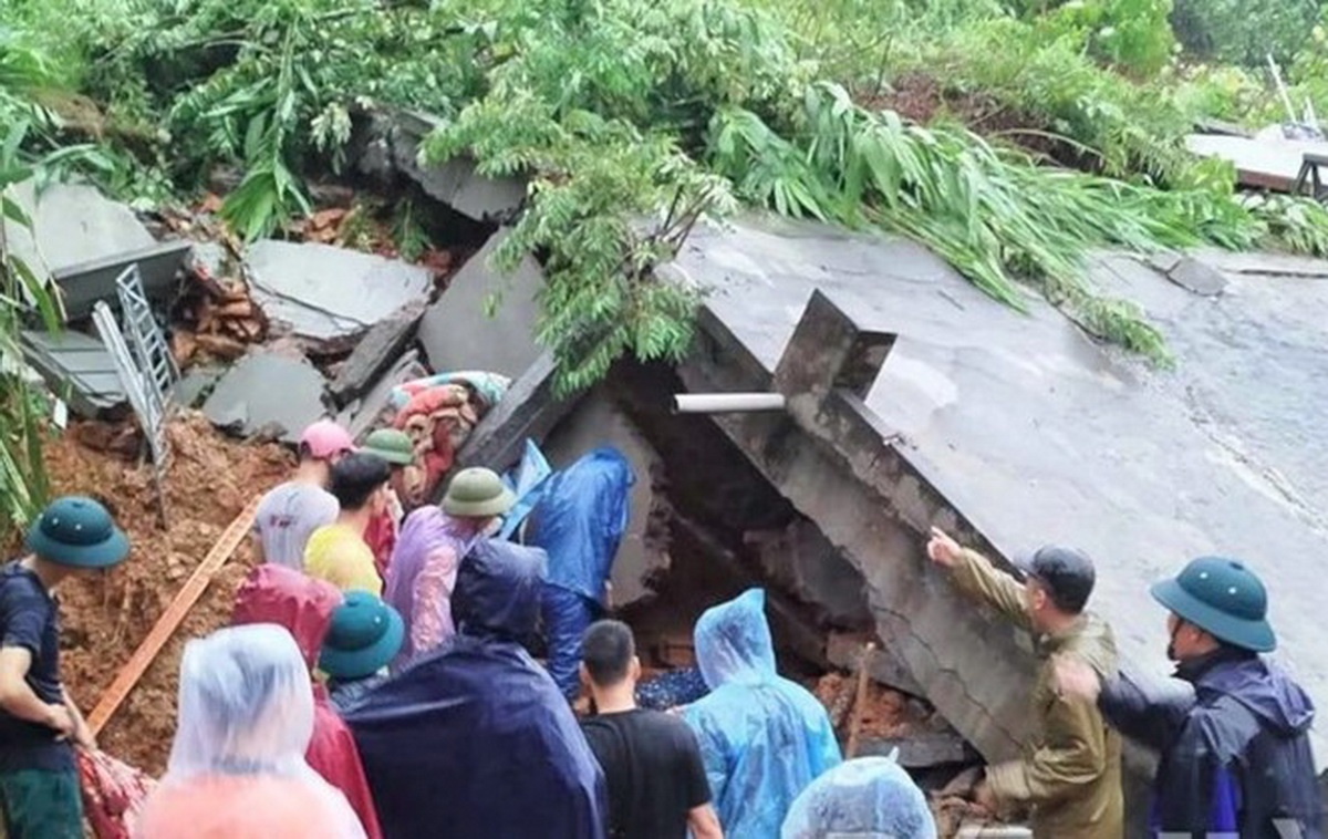 Bao so 3 lam sat lo dat, 4 nguoi trong gia dinh tu vong o Hoa Binh hinh anh