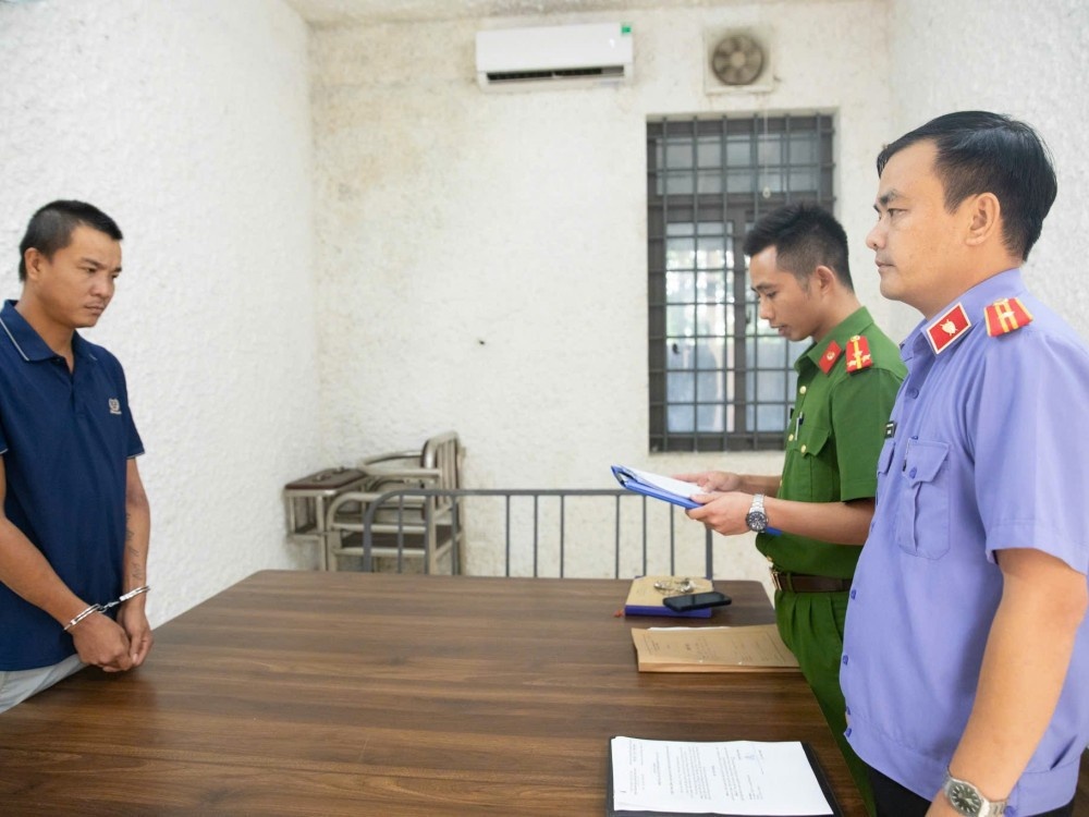Nghich tu danh cha, cuop tien de mua xe may hinh anh