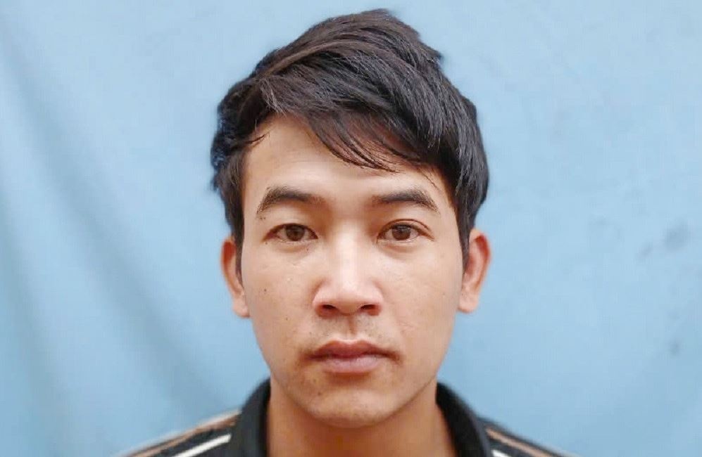 Bat ke dung dao khong che co gai, chiem doat chau be hon mot tuoi hinh anh