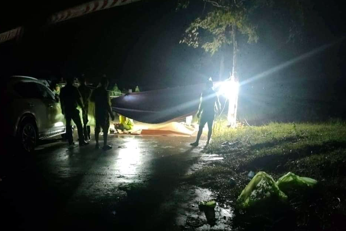 Bat ke giet tai xe taxi, cho xac di phi tang trong ngay mua bao hinh anh