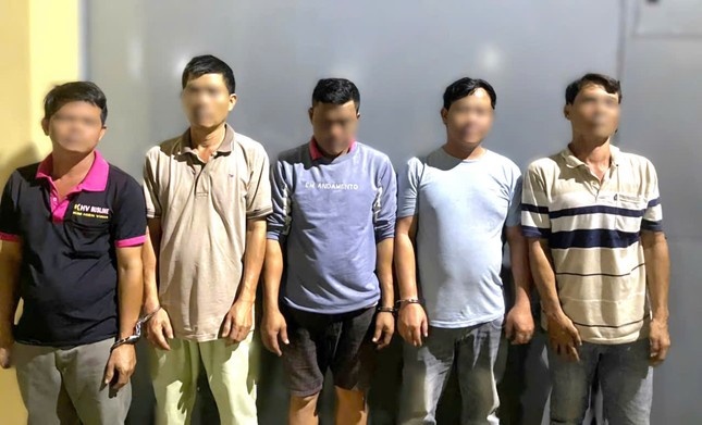 To chuc danh bac tren xe khach 45 cho hinh anh