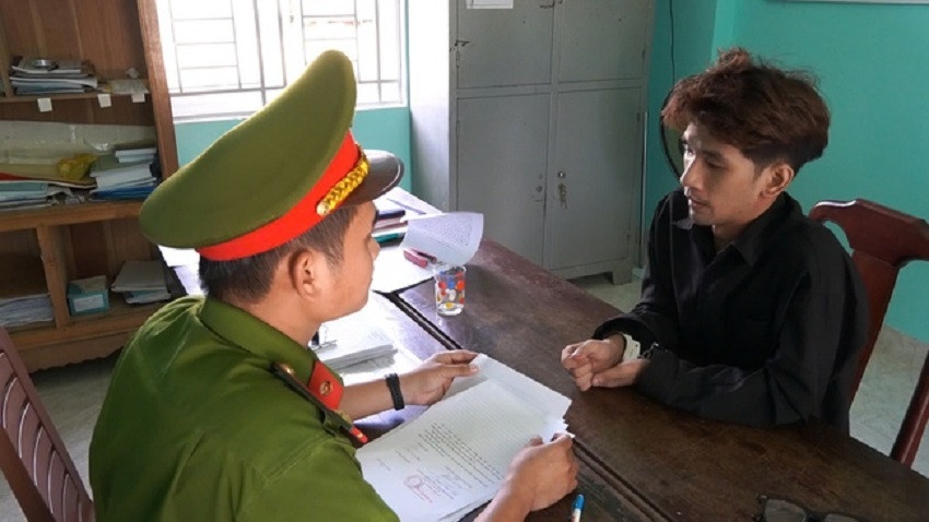 Dung video nhay cam,  Tong tien,  Nguoi yeu cu anh 1