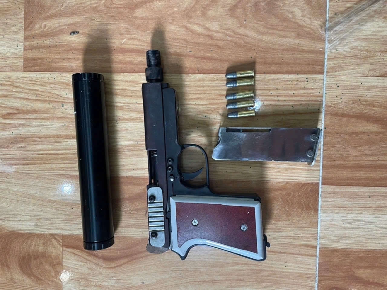 Duong day ca do,  Bong da,  Hon 200 ty dong anh 4