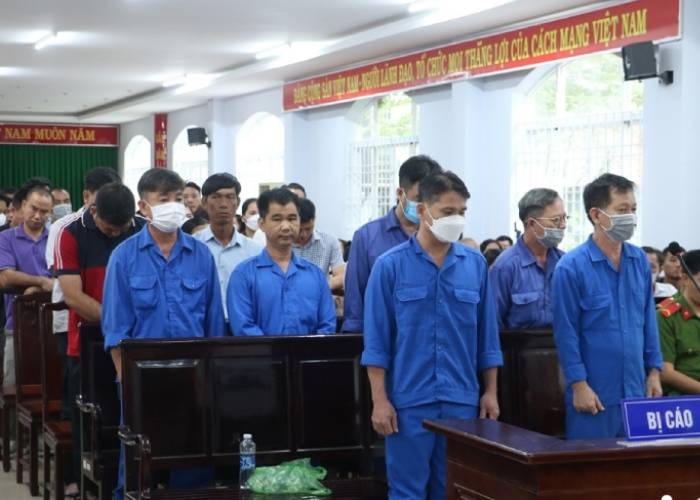 Xet xu 7 thanh tra giao thong nhan hoi lo hon 6 ty dong tu nha xe hinh anh