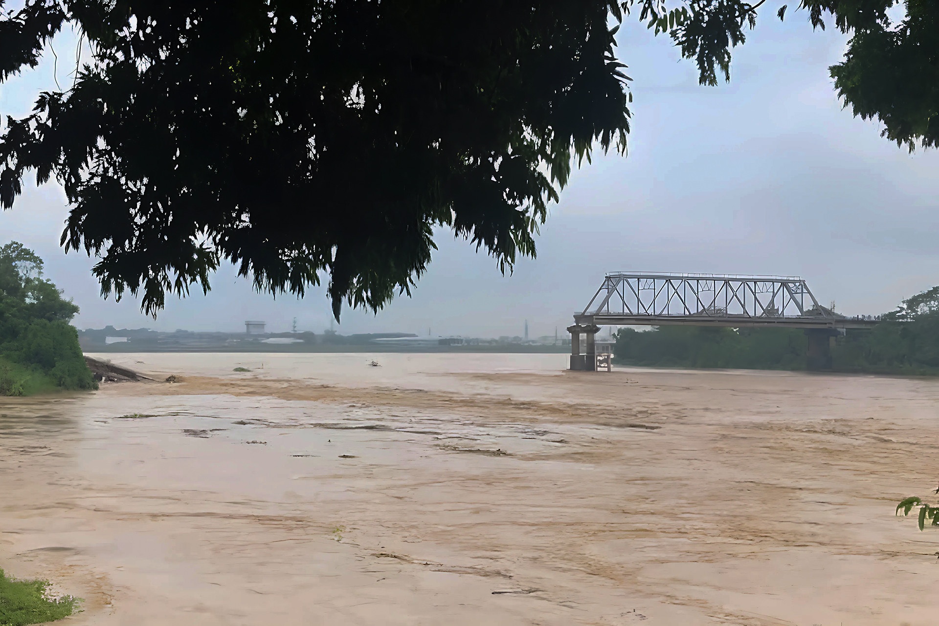 Nguyen nhan ban dau vu sap cau Phong Chau o Phu Tho hinh anh