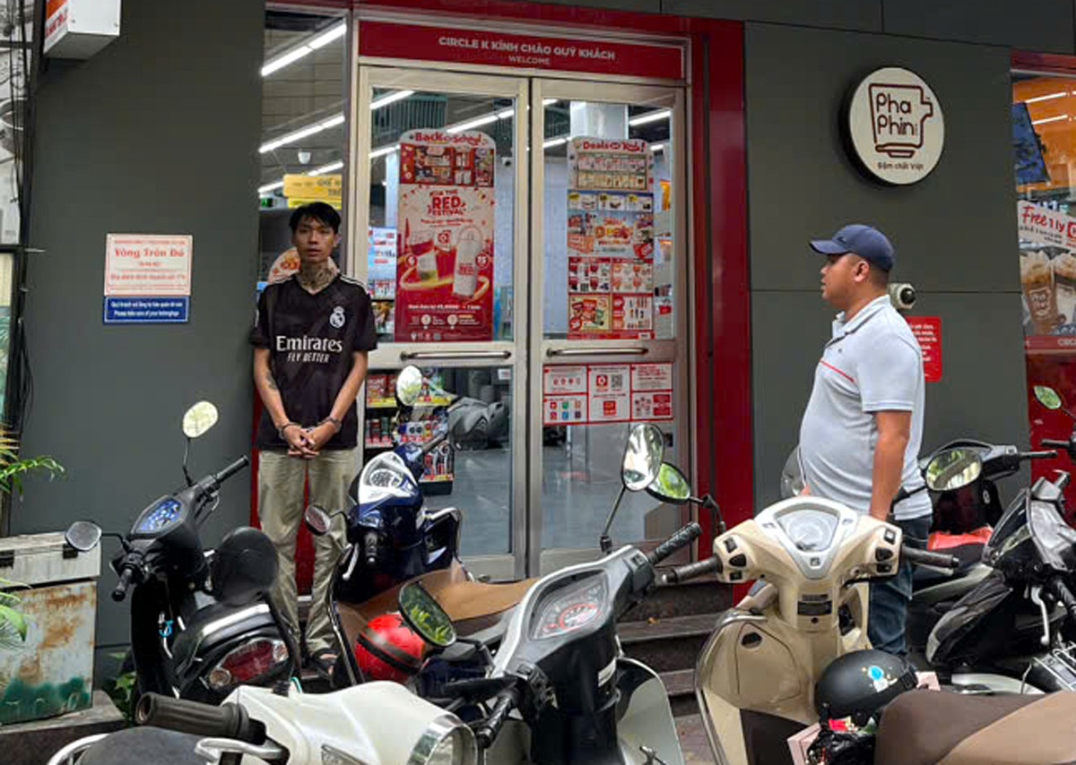 Di dao vao co,  Cua hang tien ich anh 2