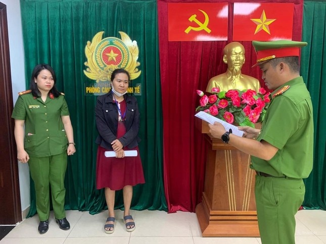 Nữ kế toán trưởng,  Chiếm đoạt tiền lương ảnh 1 Nu ke toan truong,  Chiem doat tien luong anh 1
