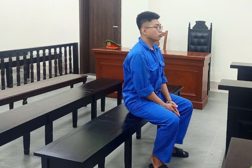 Nhom dan ong bi dua sang Campuchia, ep gia gai de lua tien tren mang hinh anh