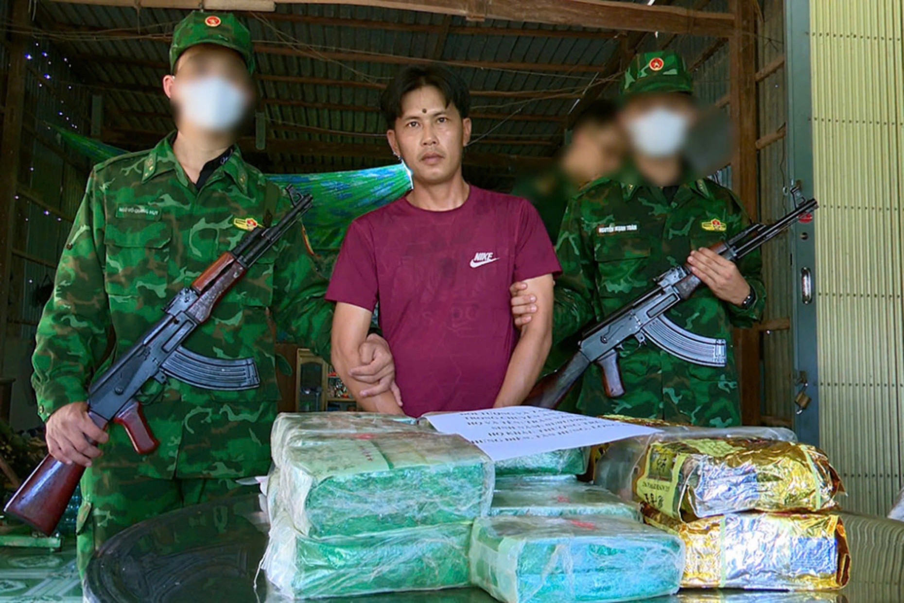 Mot doi tuong van chuyen 25 kg ma tuy tu Campuchia ve Viet Nam hinh anh