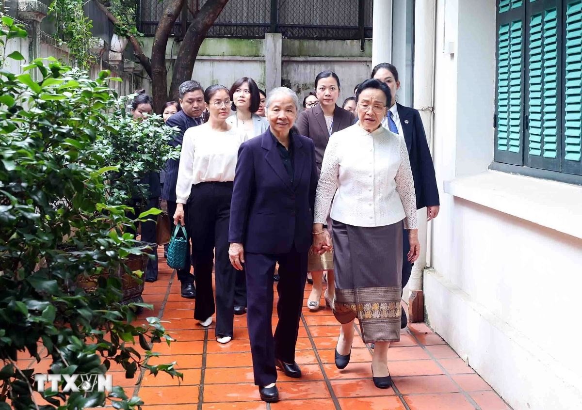 Naly Sisoulith Ngo Thi Man anh 1