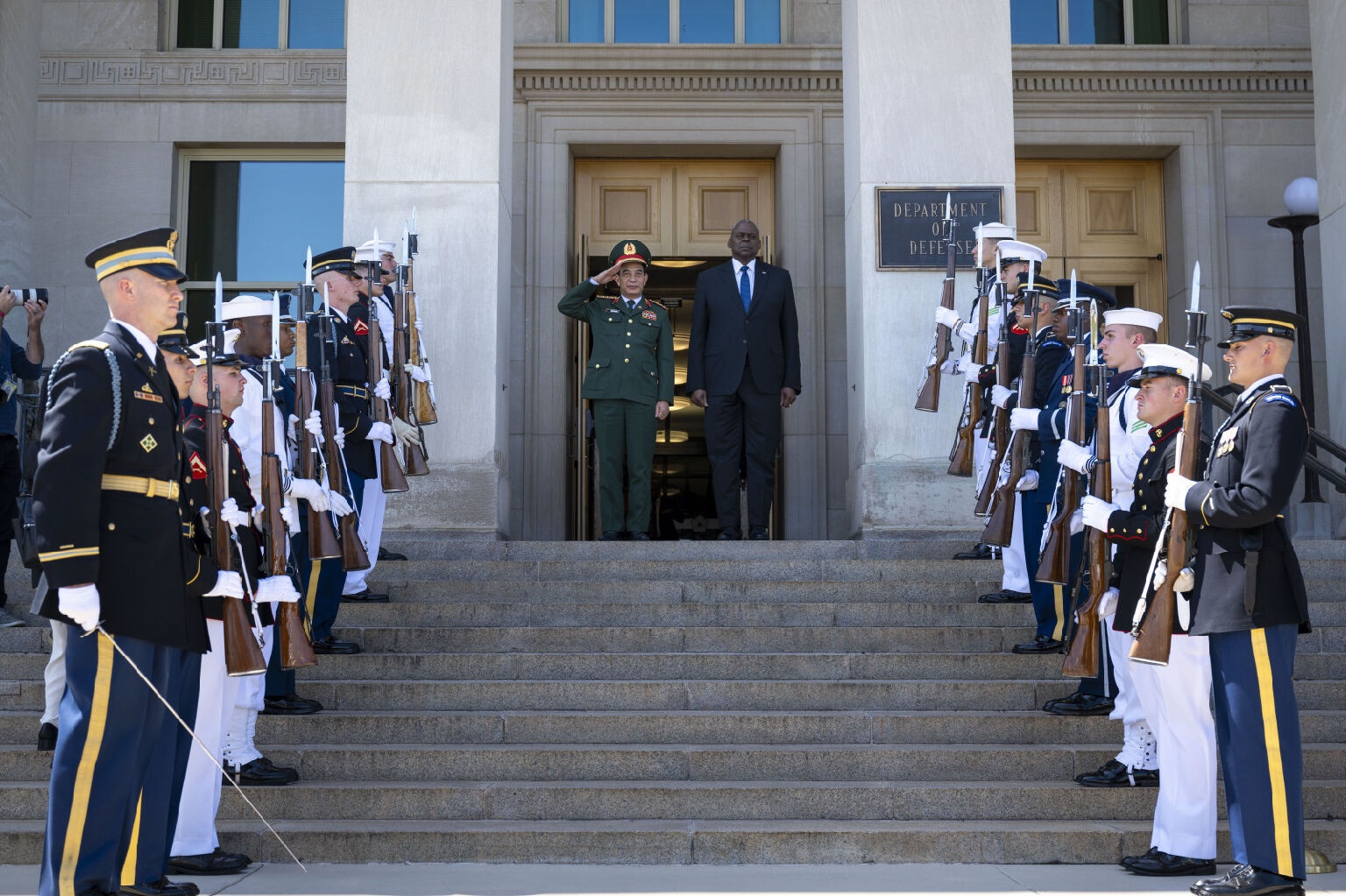 Bo truong Phan Van Giang anh 1