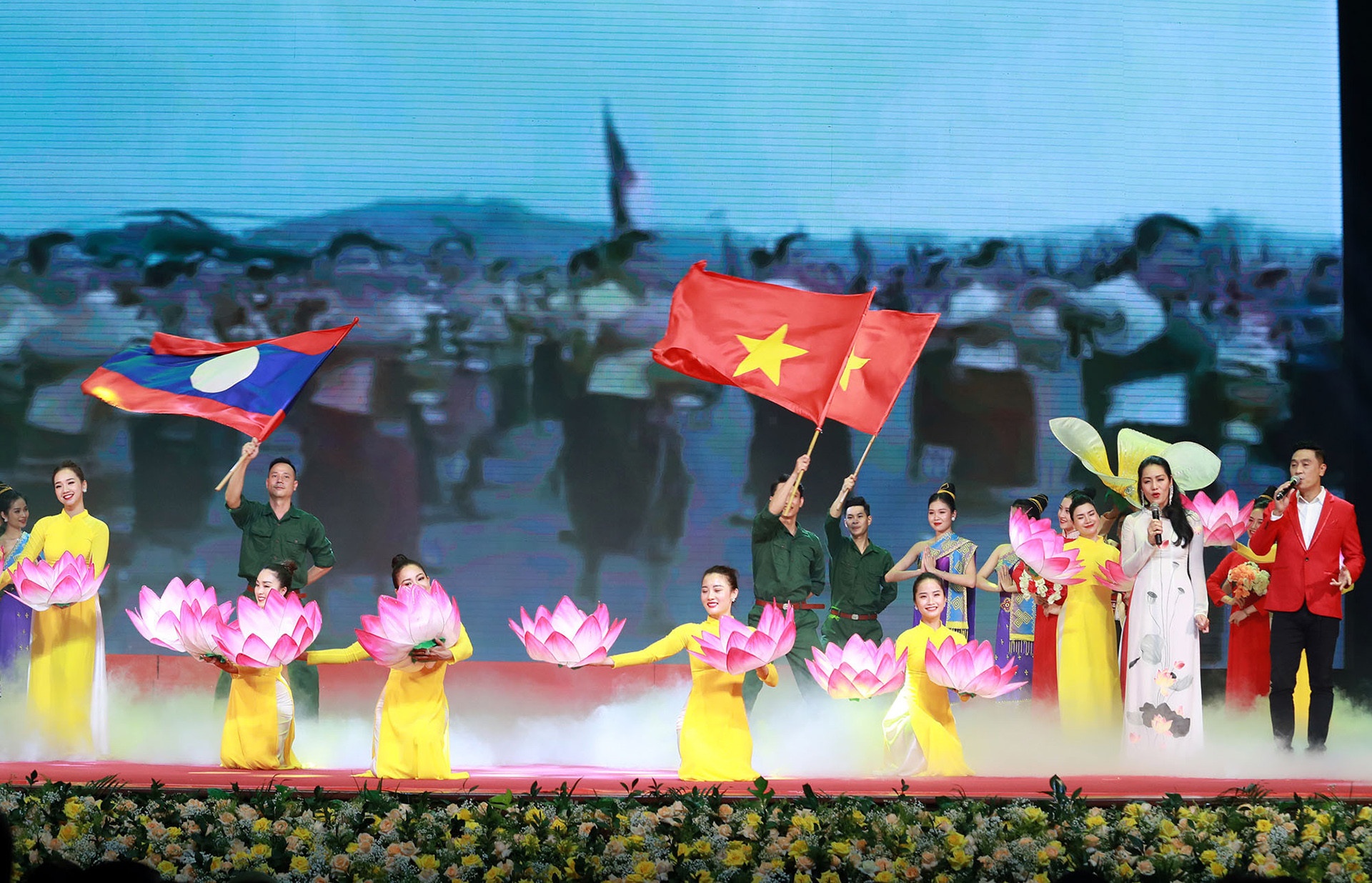 Lao Viet Nam anh 4