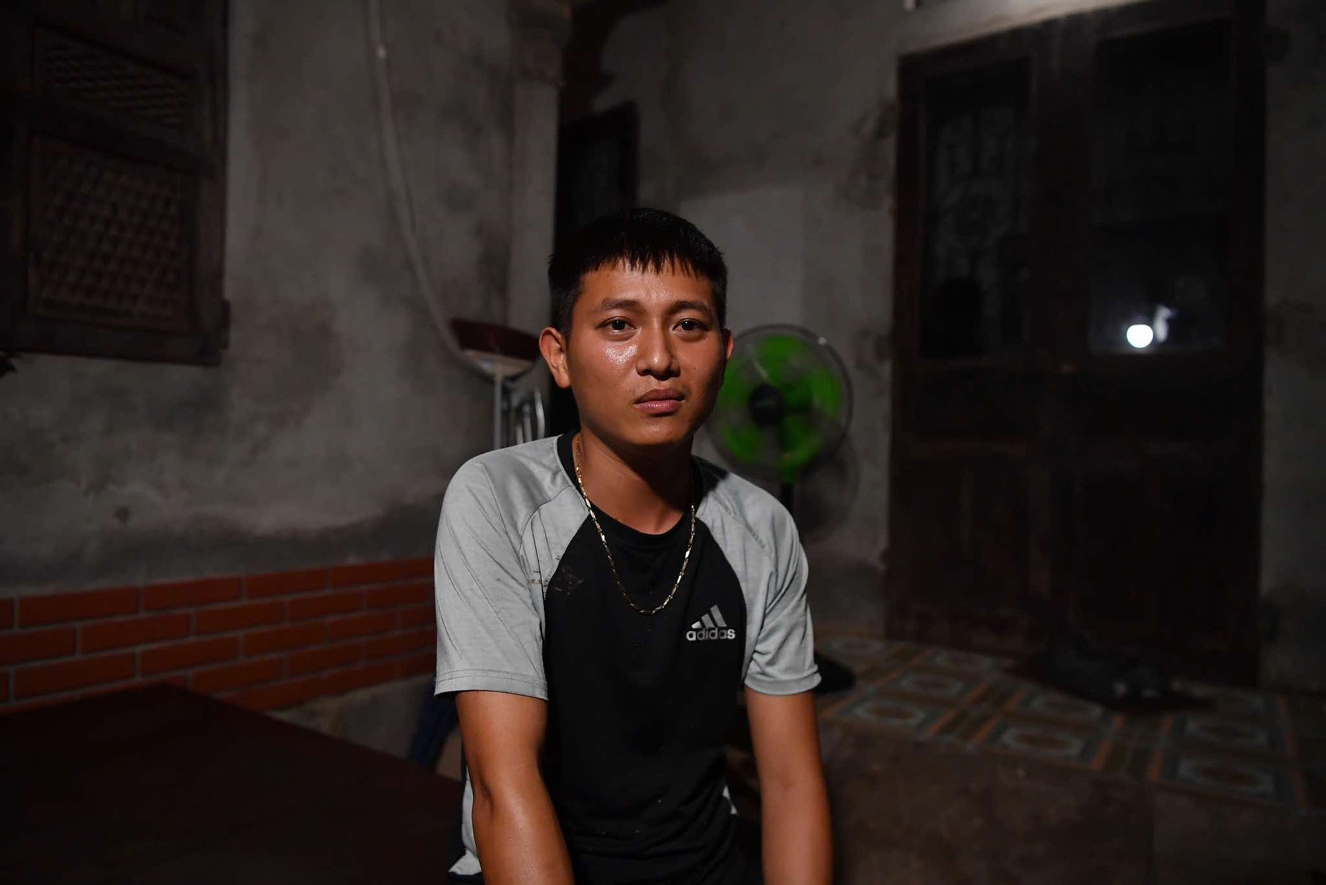 Chang trai ke phut cuu nguoi troi hon 2 km sau vu sap cau Phong Chau hinh anh