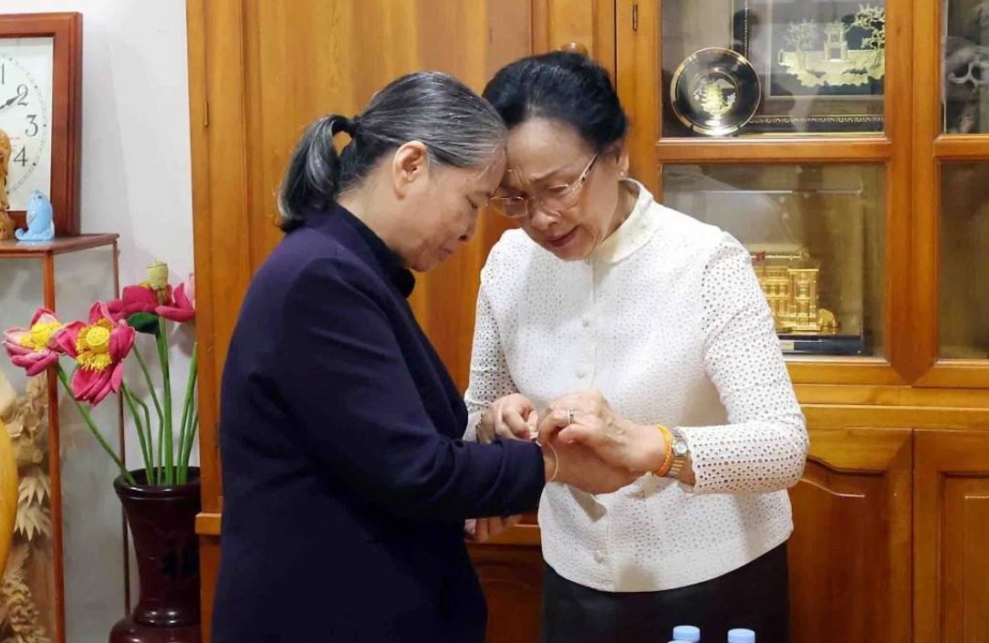 Phu nhan Naly Sisoulith tham Phu nhan co Tong Bi thu Nguyen Phu Trong hinh anh