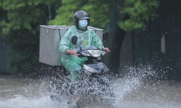 Ha Noi mua lon tro lai tu dem nay hinh anh