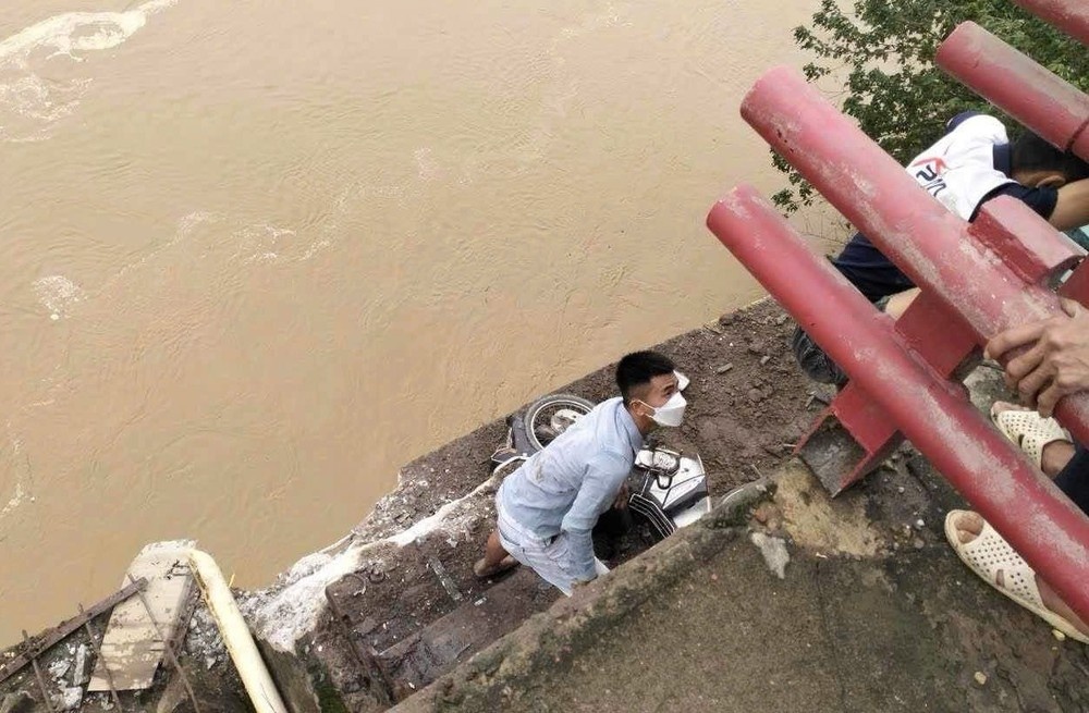 Loi ke cua nhan chung vu sap cau Phong Chau hinh anh