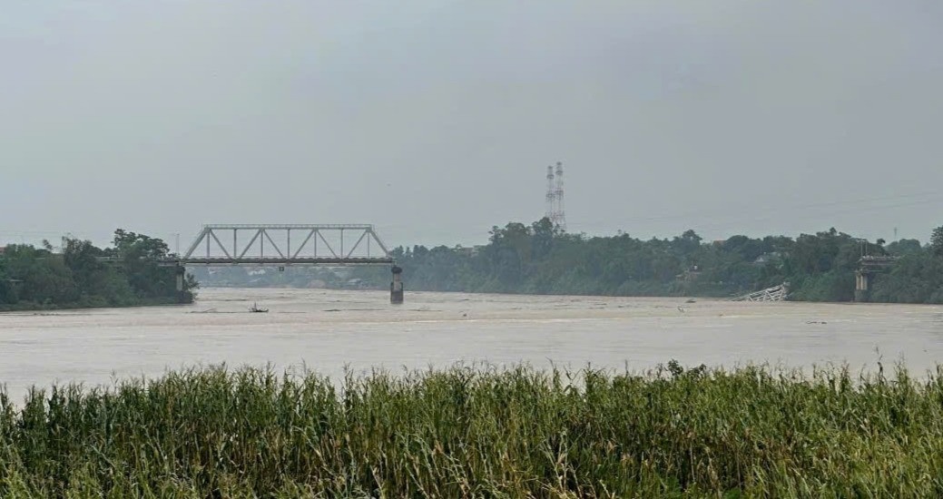 Sap cau Phong Chau anh 1