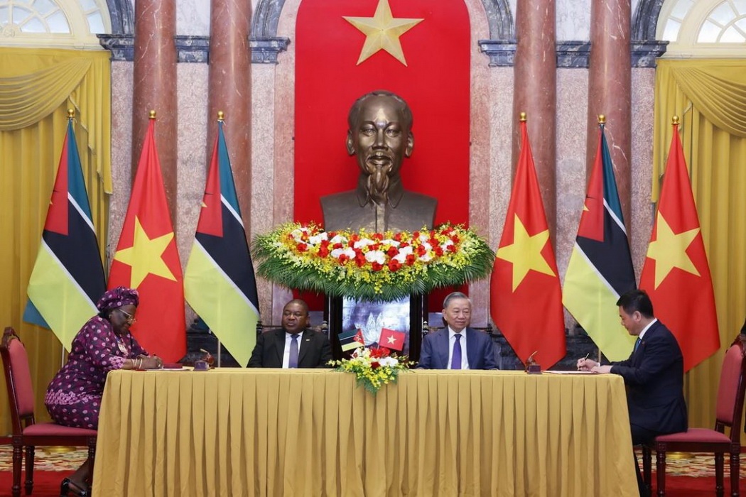 Tong Bi thu va Tong thong Mozambique chung kien le ky van kien hinh anh