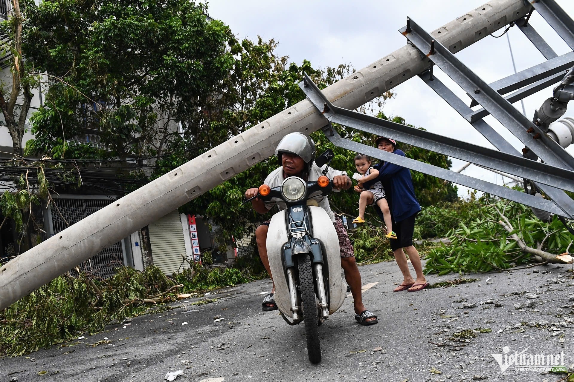 Mat dien nhieu ngay, Giam doc dien luc Ha Long bi tam dinh chi chuc vu hinh anh