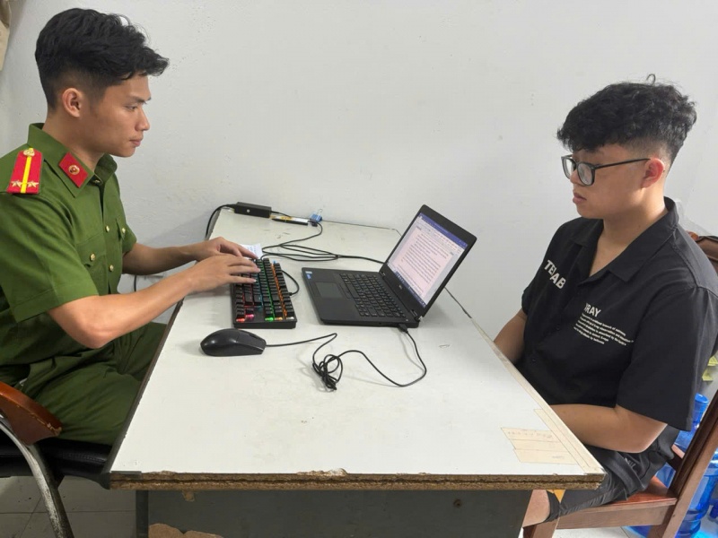 Đánh tài xế taxi,  Cướp tài sản ảnh 1 Danh tai xe taxi,  Cuop tai san anh 1