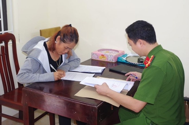 Nguoi phu nu cho vay tien voi lai suat len den 1.825%/nam hinh anh