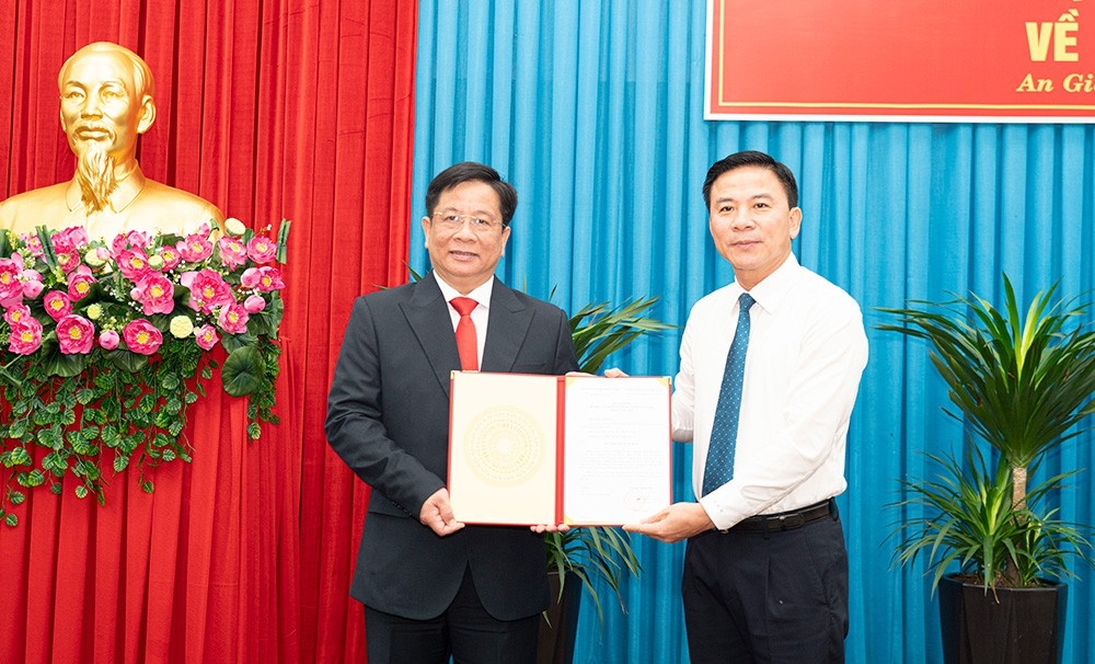 Bo Chinh tri dieu dong anh 1