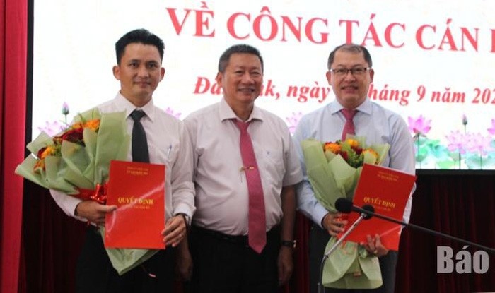 Bo Chinh tri dieu dong anh 5