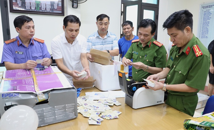 Lam gia bang cap,  Giay to anh 1