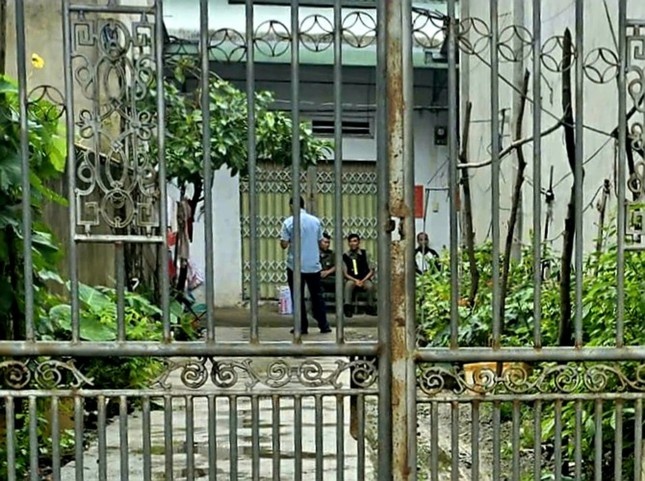 Phat hien mot nguoi tu vong trong phong tro bi xao tron hinh anh