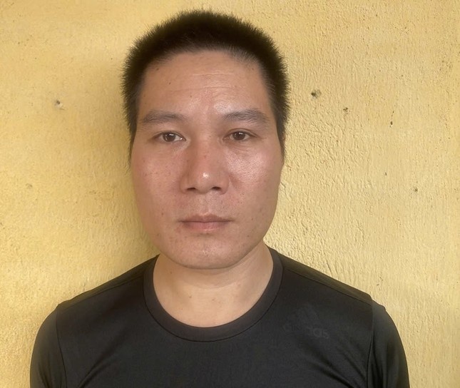 Khoi to doi tuong chiem doat hon 100 trieu dong cua cong ty giao hang hinh anh