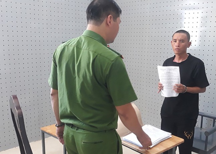 Thanh nien dung dao tan cong doi bao ve an ninh trat tu co so hinh anh