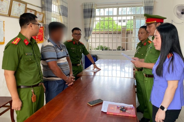 Bat tam giam 4 doi tuong thao thiet bi giam sat hanh trinh tau ca hinh anh