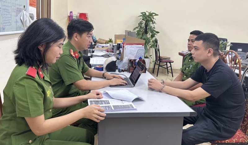 Gia lam,  Can bo Trai giam,  Le Tuan Dung anh 2