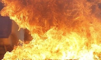 Chau tat xang dot cau roi den cong an dau thu hinh anh