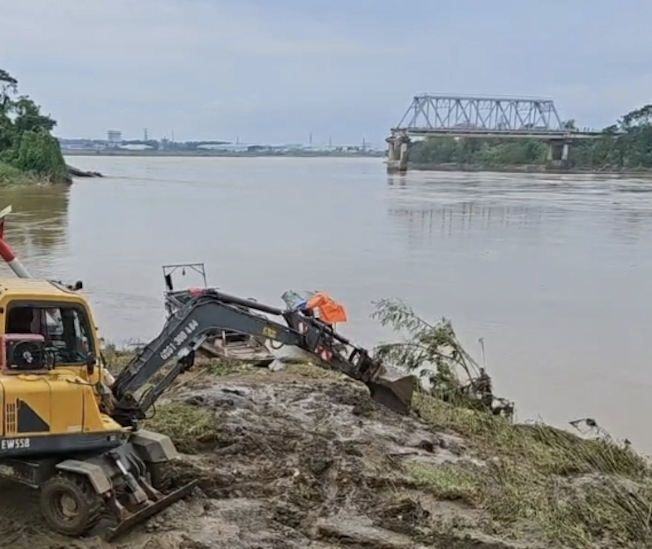 Sap cau Phong Chau anh 1