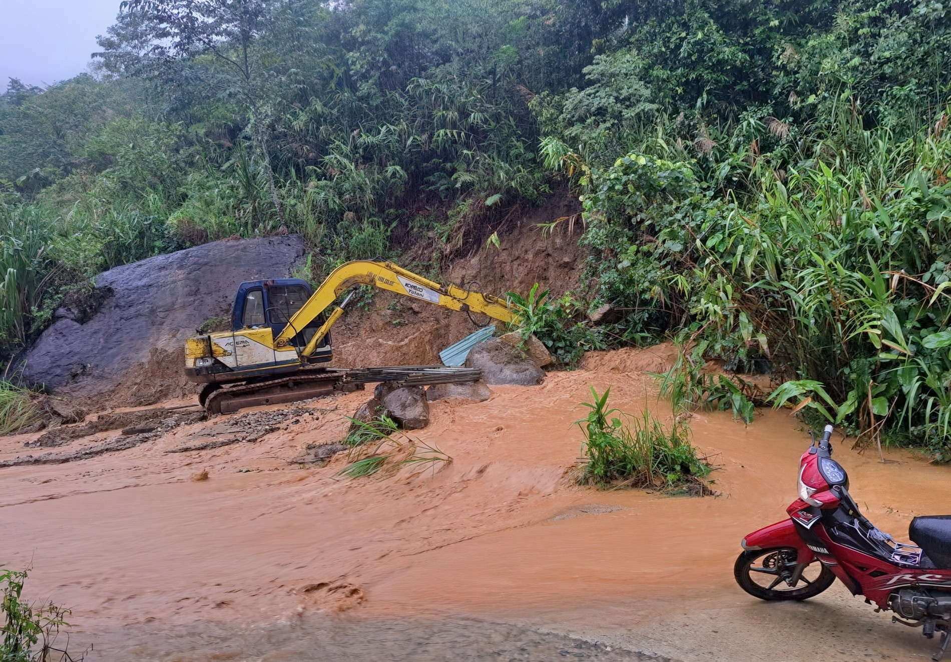 Sat lo Quang Nam anh 2