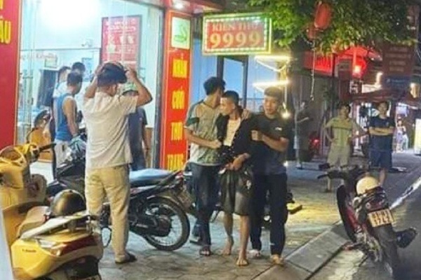 Vay bat ga thanh nien mang hung khi di cuop tiem vang o Hai Duong hinh anh