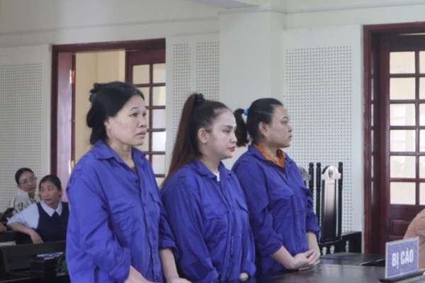 Nguoi phu nu thue em gai di giao ma tuy voi gia 20 trieu dong hinh anh