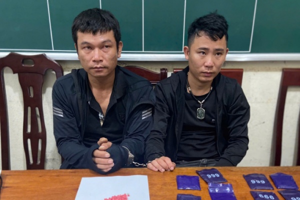 Bat 3 doi tuong mua ban trai phep chat ma tuy hinh anh