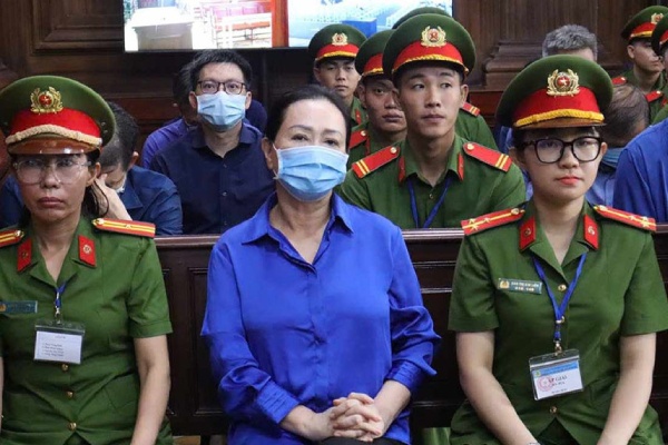 Ba Truong My Lan dem them 'sieu du an' Amigo ra khac phuc cho trai chu hinh anh
