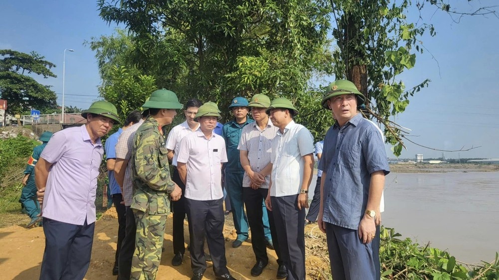 Sap cau Phong Chau anh 1