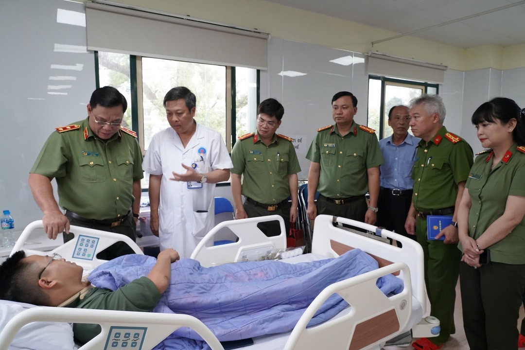 Canh sat hinh su anh 1