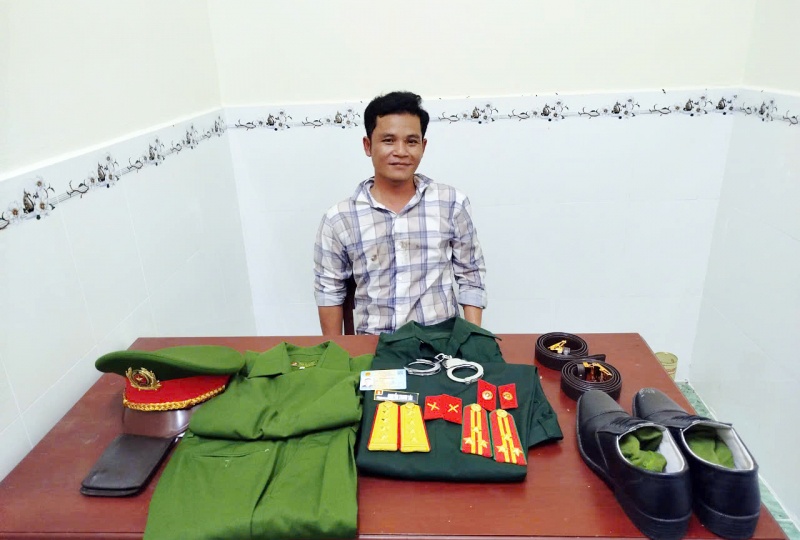 Gia danh thuong ta,  Cong an,  Cham Sa Ri anh 1