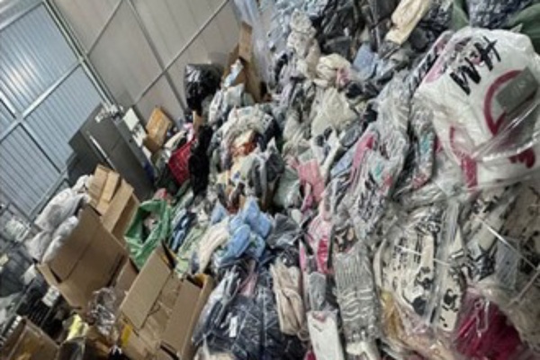 Khoi to chu co so kinh doanh san pham thoi trang gia mao hinh anh