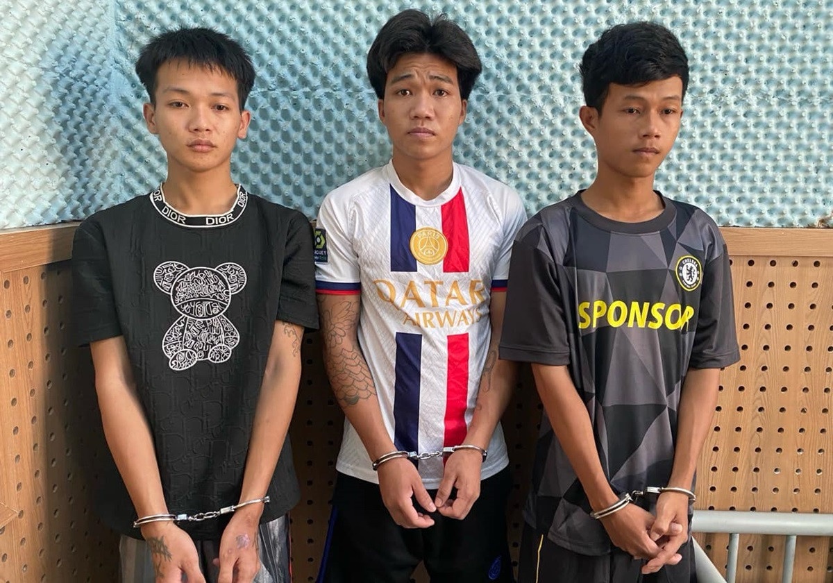 Bat nhom thanh nien 'giam long' ban vi muon xe nhung mang di ban hinh anh