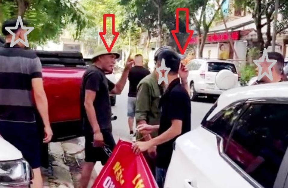 Con do bai xe long hanh, xo xat voi dan tai Ha Noi hinh anh