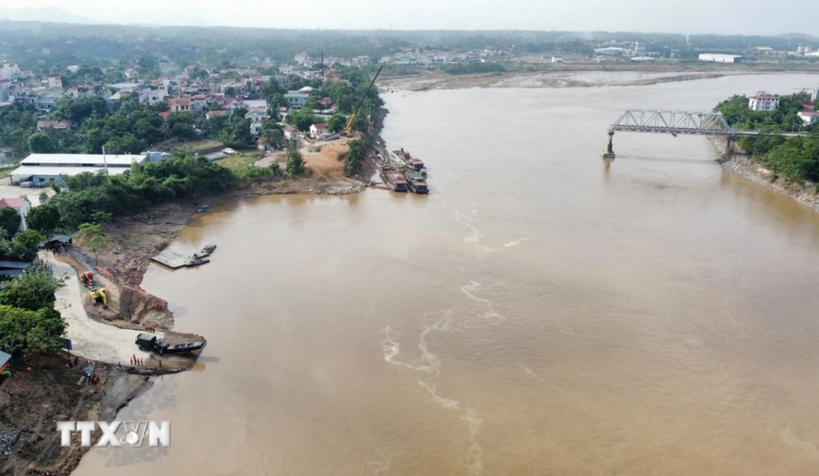 Cau Phong Chau bi sap anh 3