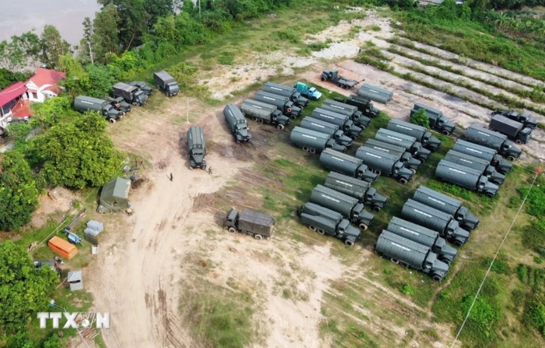 Cau Phong Chau bi sap anh 4