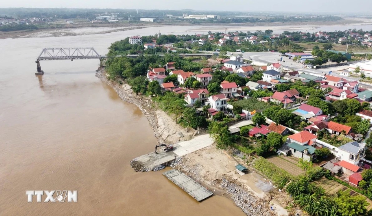 Cau Phong Chau bi sap anh 6