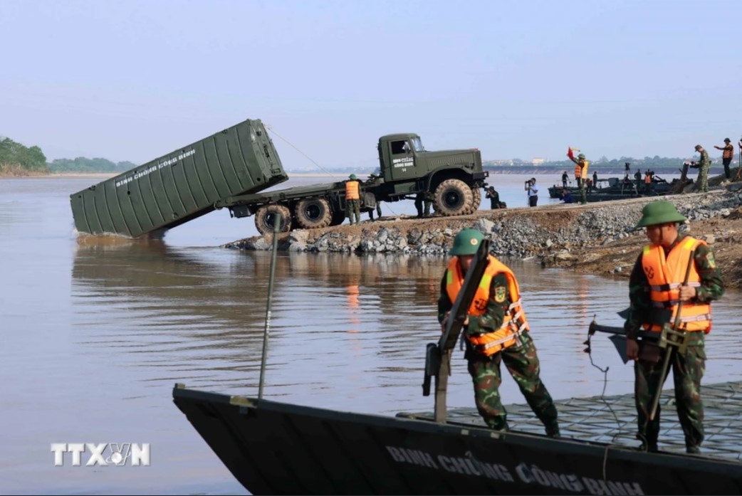 Cau Phong Chau bi sap anh 7